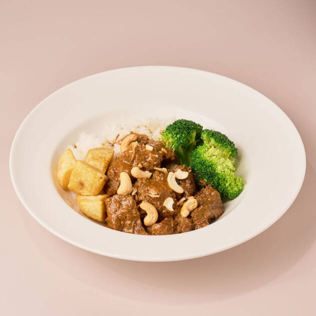 Slow-cooked Thai Massaman Beef Curry with Rice